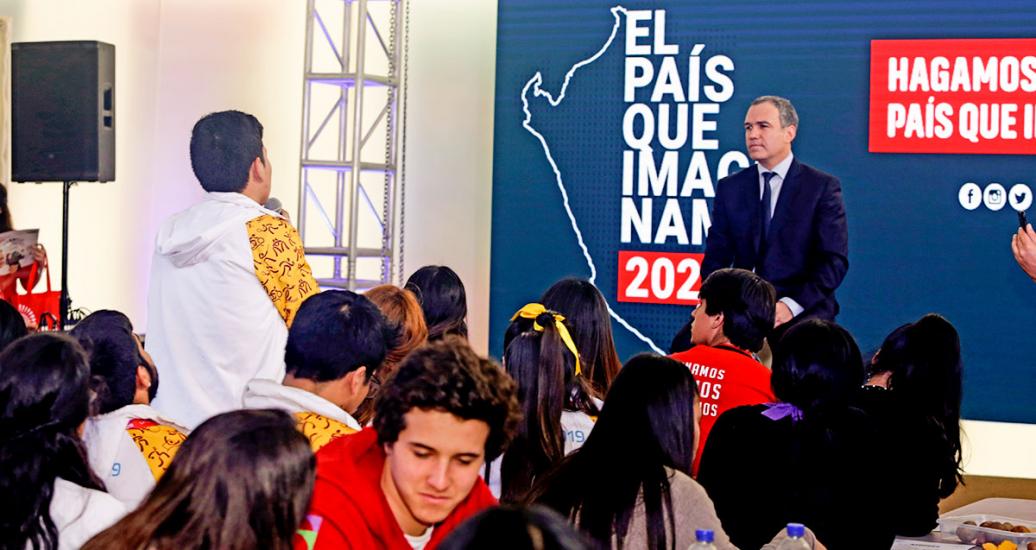 Salvador del Solar durante su visita a Culturaymi, Lima 2019, participó en la charla “El país que imaginamos”